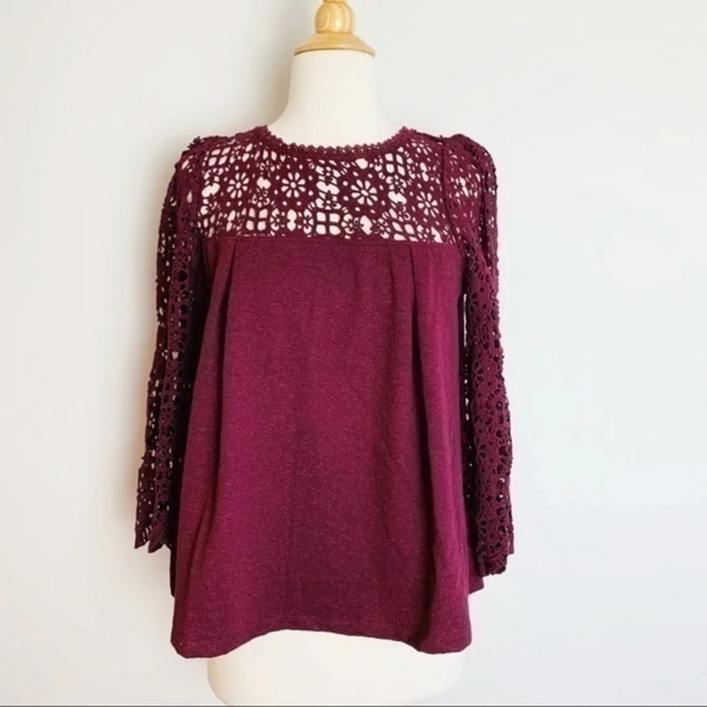 💋Anthropologie lace crochet sleeves top